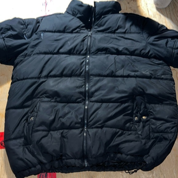 Black puffer jacket - Picture 1 of 2